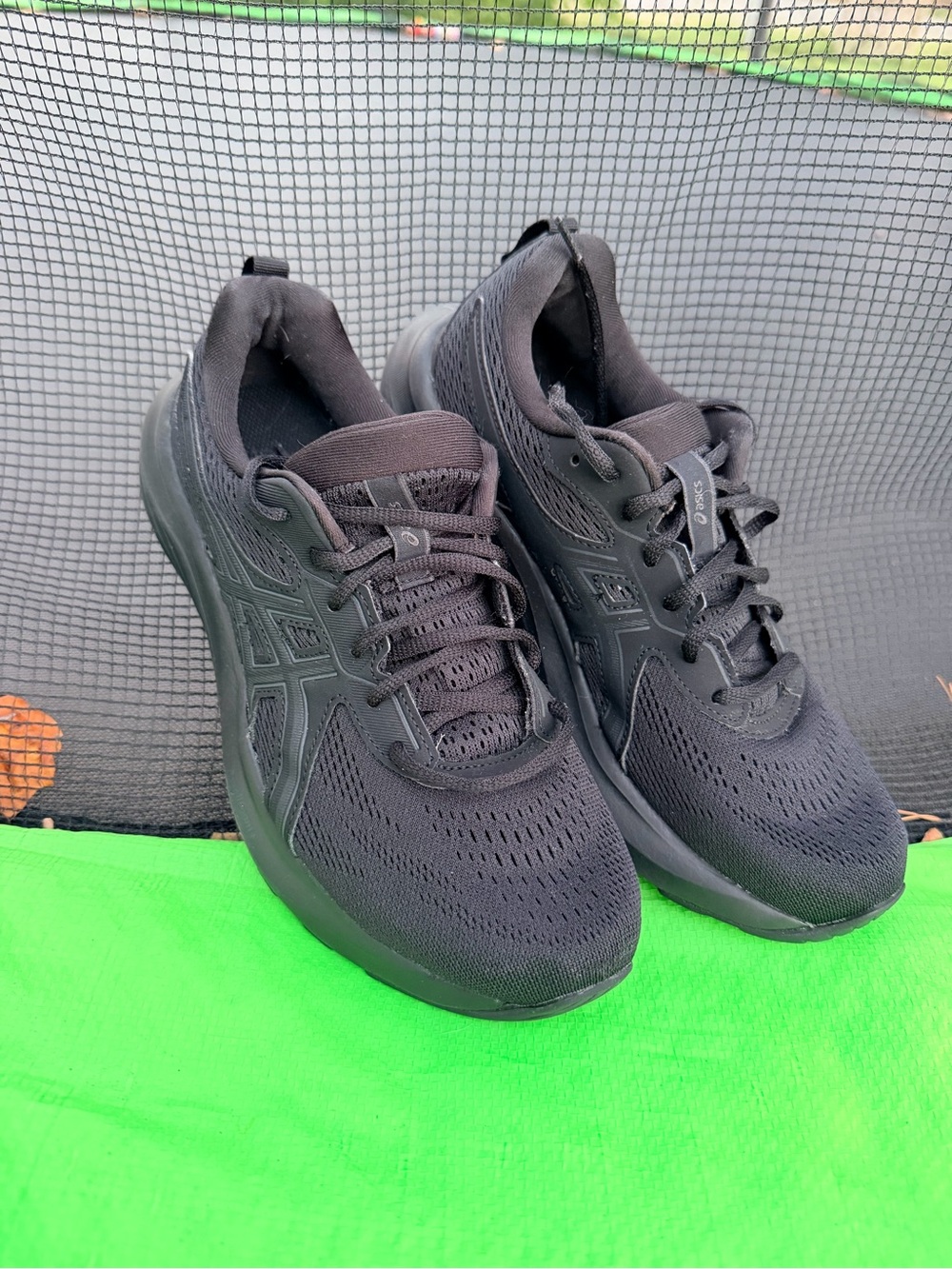 Oasis Men's All-Black Breathable Athletic Sneakers